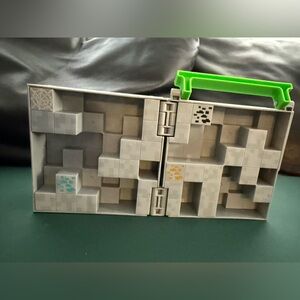 Mattel Minecraft Gray Foldable Playset with Bright Green Handle